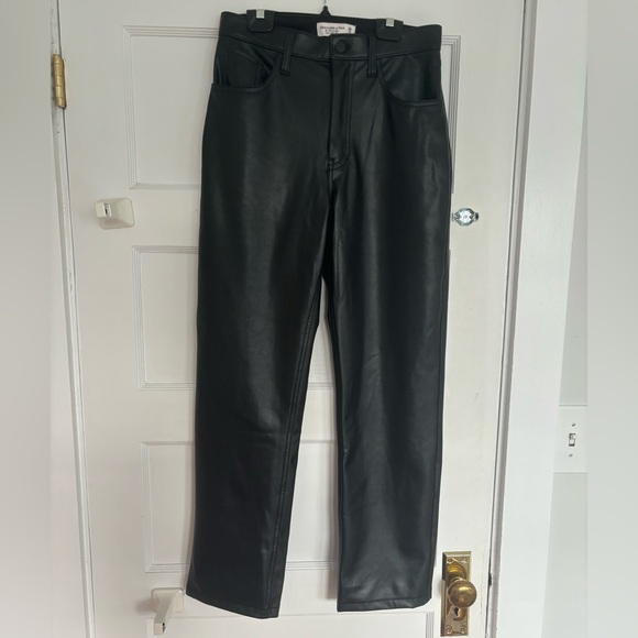 Abercrombie and Fitch 90s Straight Vegan Leather Pants. - Picture 6 of 10
